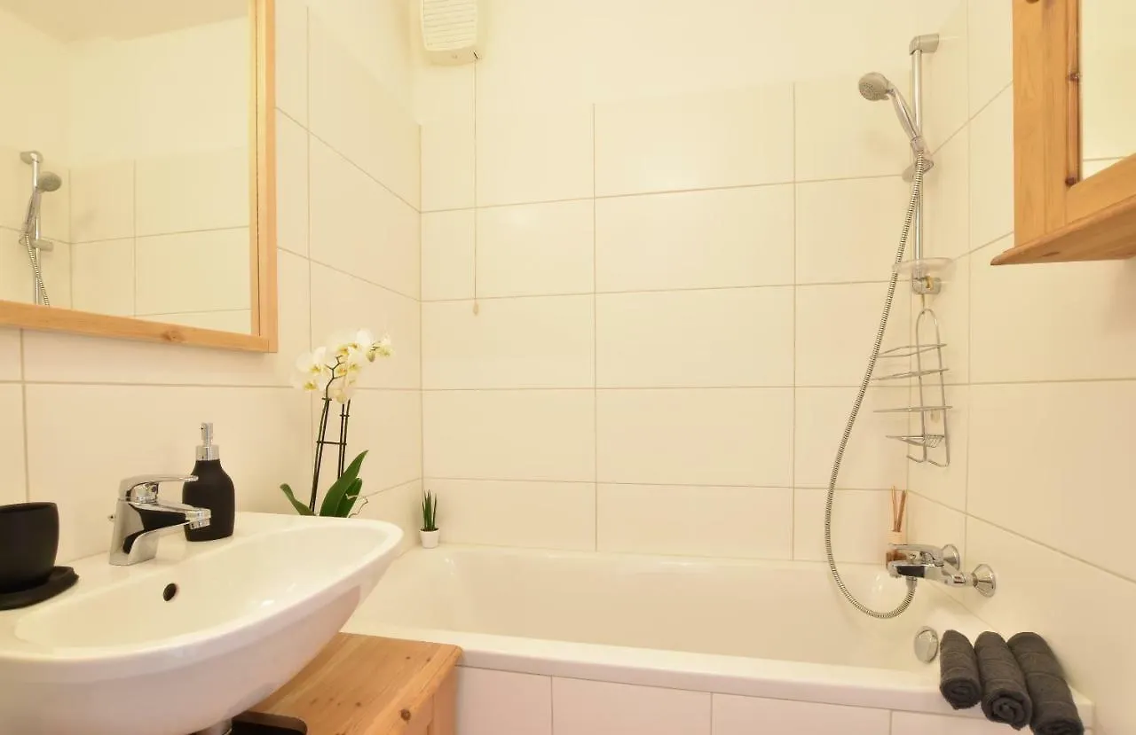 Peaceful Studio Apartment Near Center Innsbruck