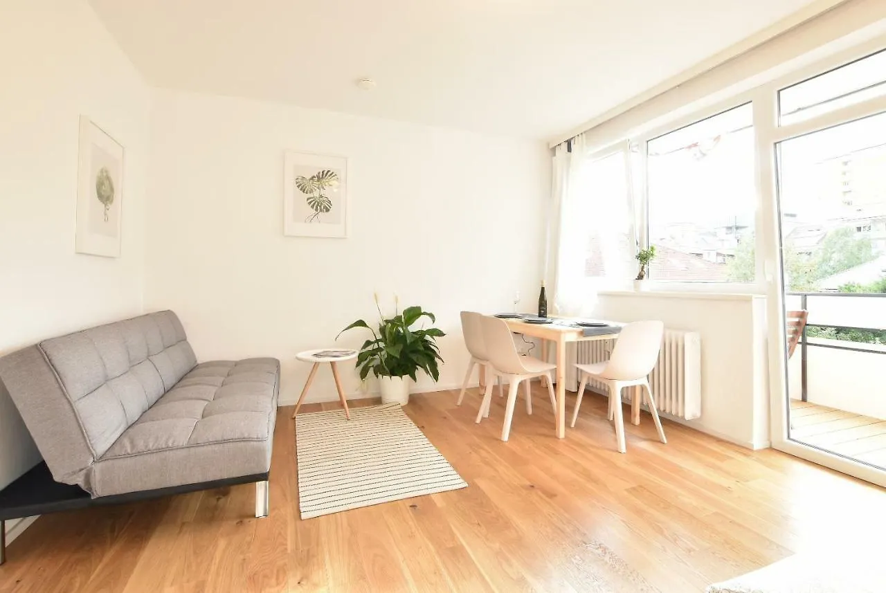 Peaceful Studio Apartment Near Center Innsbruck